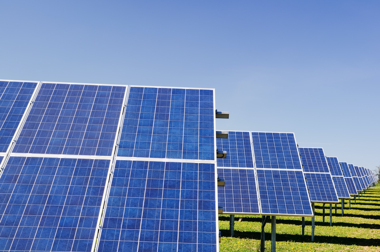 Are Solar Charge Controllers Rated By Input Or Output Amps? – Solair World