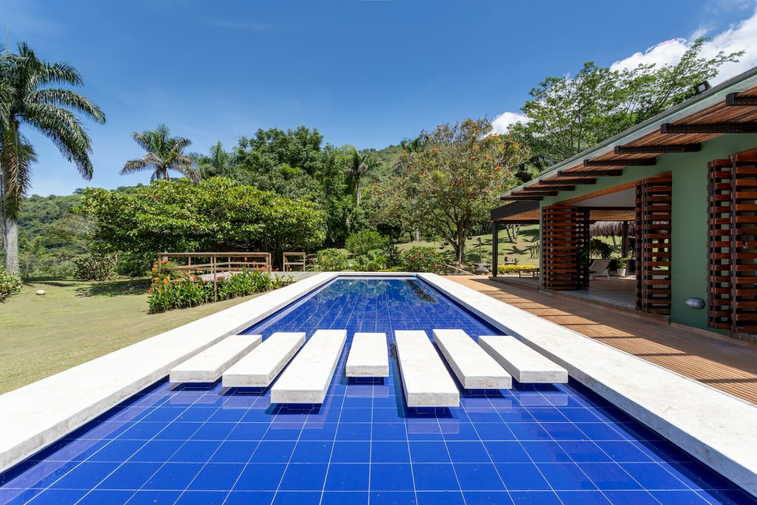 Do Solar Pool Rings Work? [Things You Need to Know] Solair World